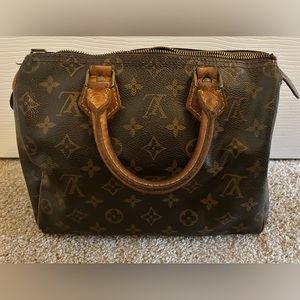 Authentic Vintage Louis Vuitton Monogram Speedy 25